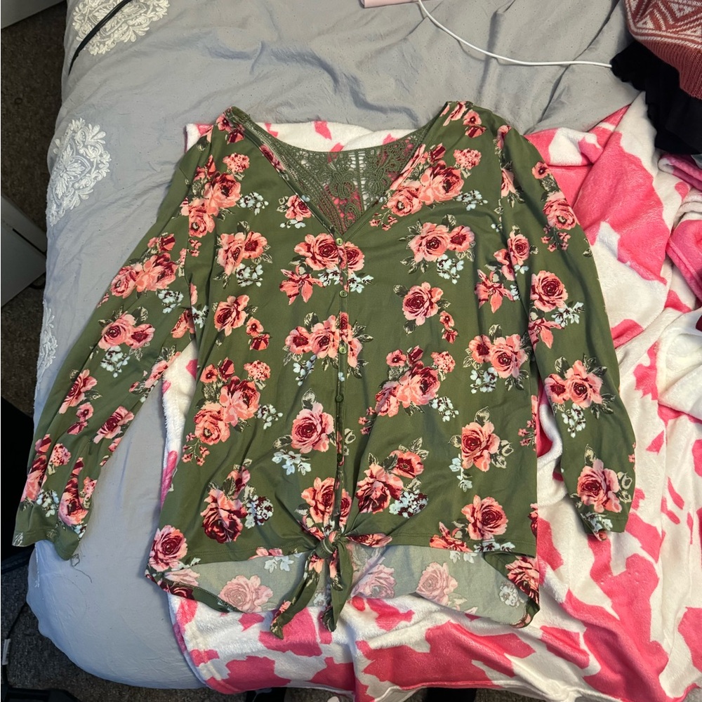No Boundaries floral green blouse with lace back - size 3XL